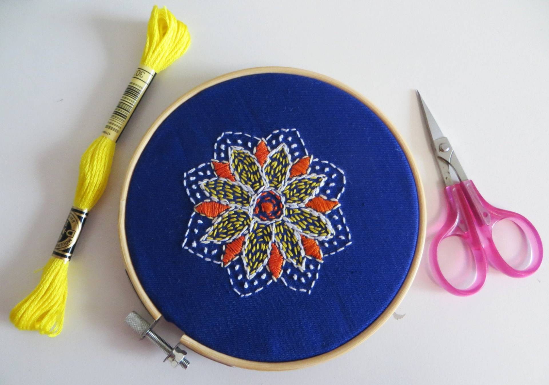 Sashiko Flower Gestickter Aufnäher Blaue Baumwollapplikation von colourDezine