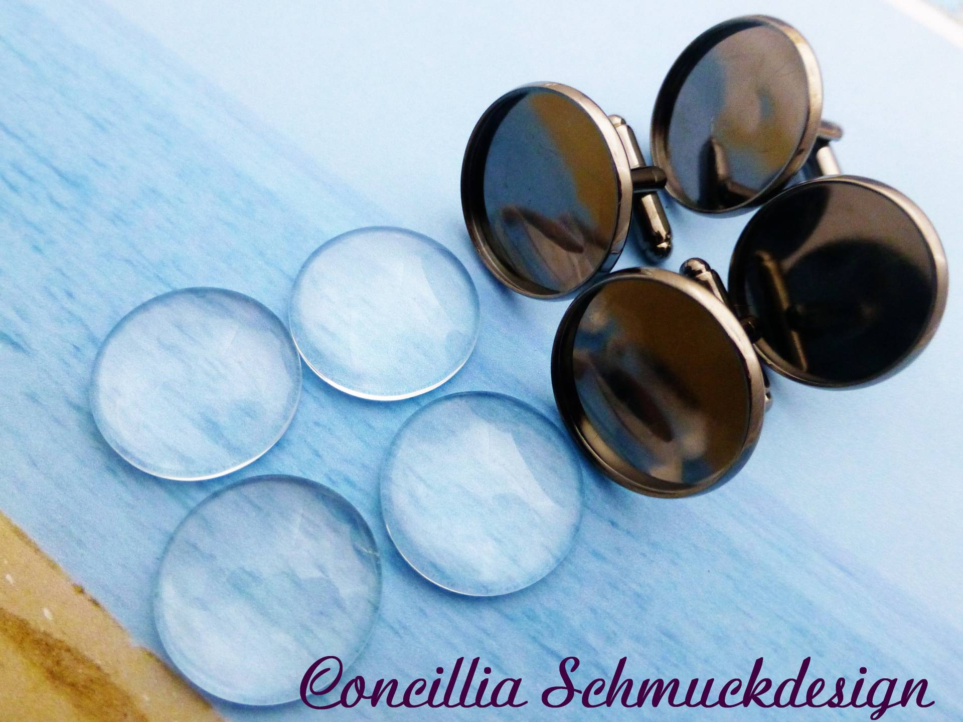 2 Paar Manschetten Rohlinge Black Mit Glascabochons von concilliadesign