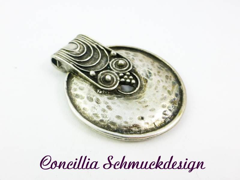 Anhänger Gehämmert Groß Versilbert von concilliadesign