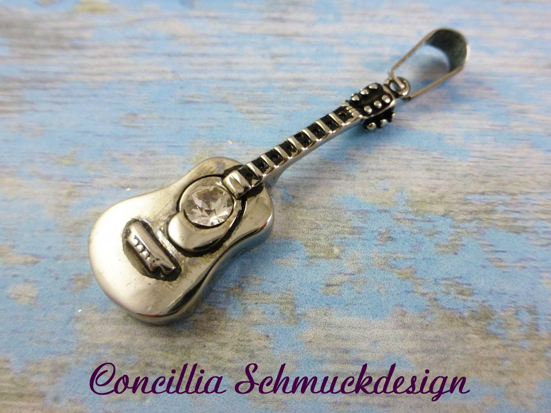 Anhänger Gitarre Edelstahl von concilliadesign