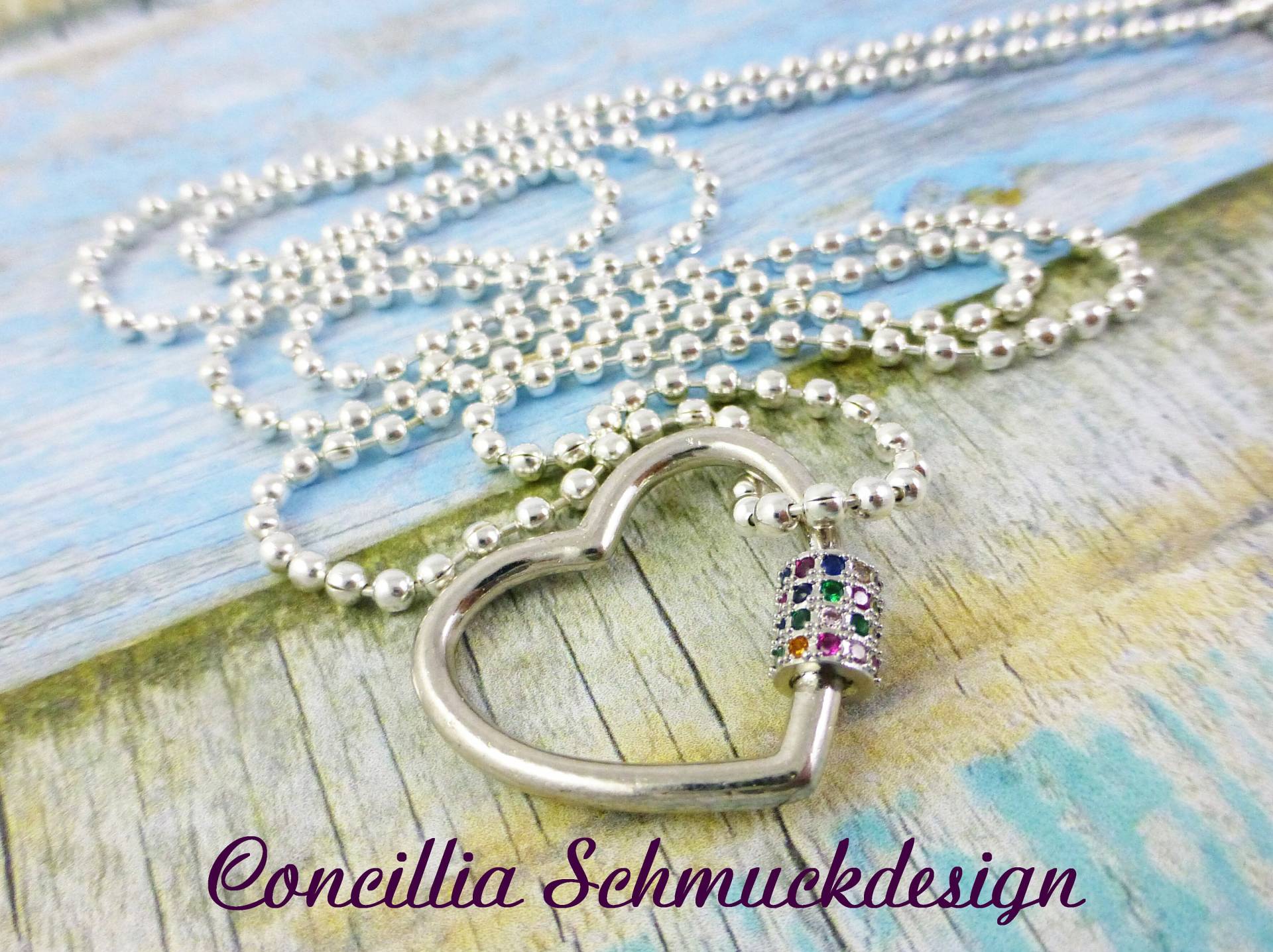 Anhänger Herz Mit Schloss An Versilberter Kugelkette von concilliadesign