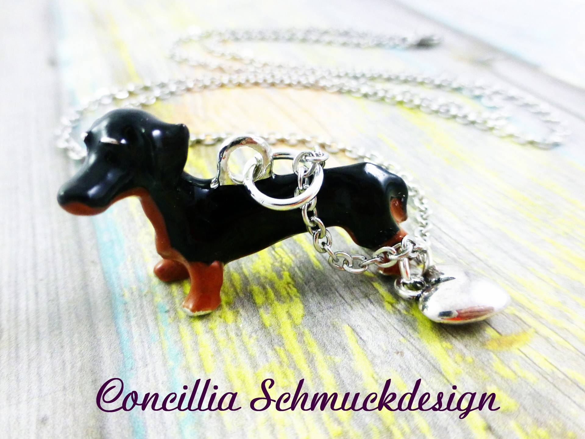 Edelstahl Kette Dackel Emailiert Mit Herz von concilliadesign