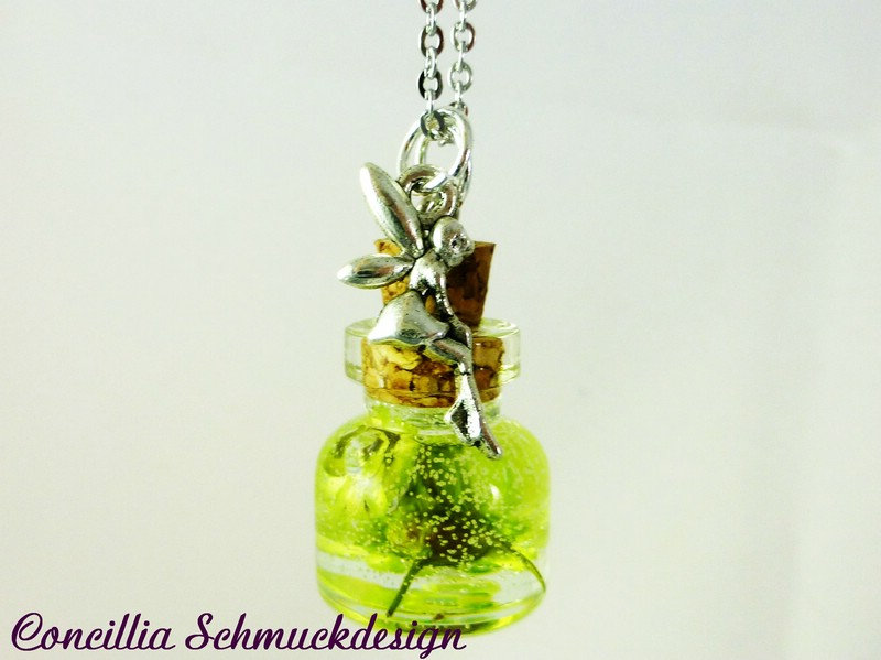 Kette Blütenfläschchen Mit Elfe von concilliadesign