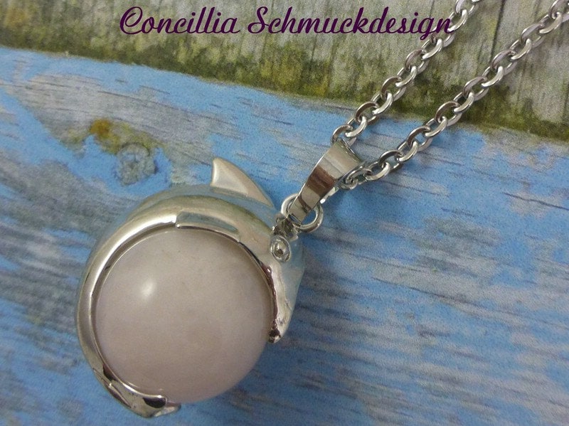 Kette Delfin Mit Rosenquarz von concilliadesign