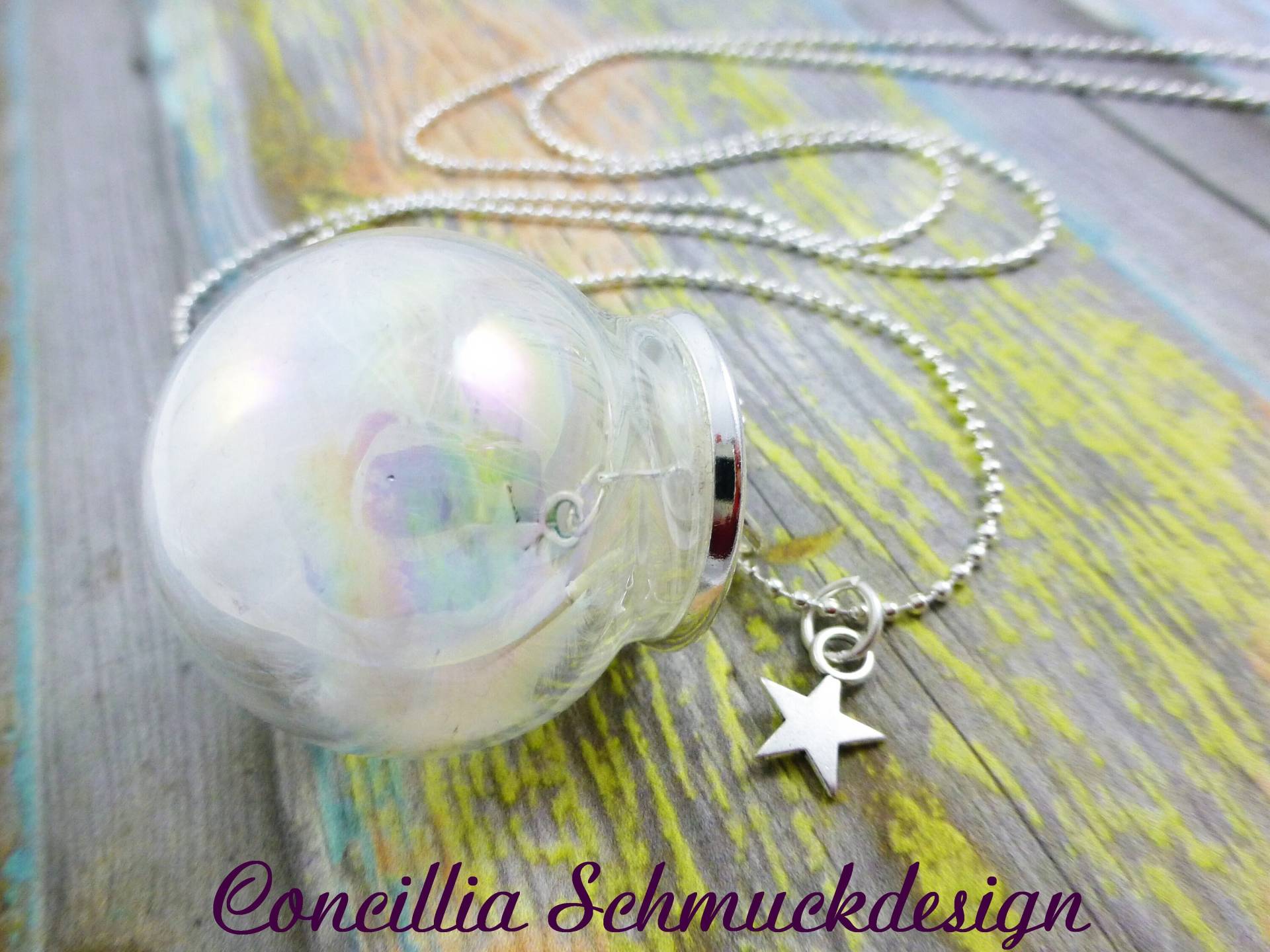 Kette Glaskugel Mit Feder Und Stern von concilliadesign