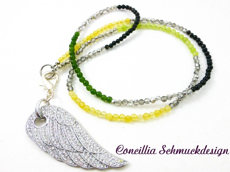 Kette Glitzer Engelsflügel An Perlenkette von concilliadesign