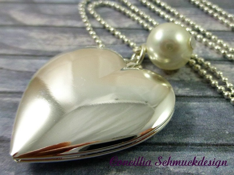 Kette Herzmedaillon Silberfarben Aufklappbar An Versilberter Kugelkette von concilliadesign