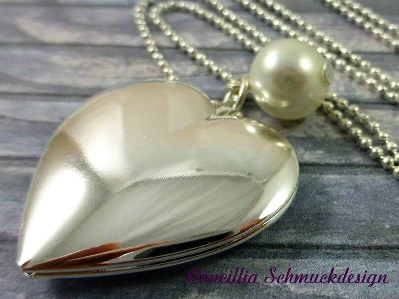 Kette Herzmedaillon Silberfarben Aufklappbar An Versilberter Kugelkette von concilliadesign