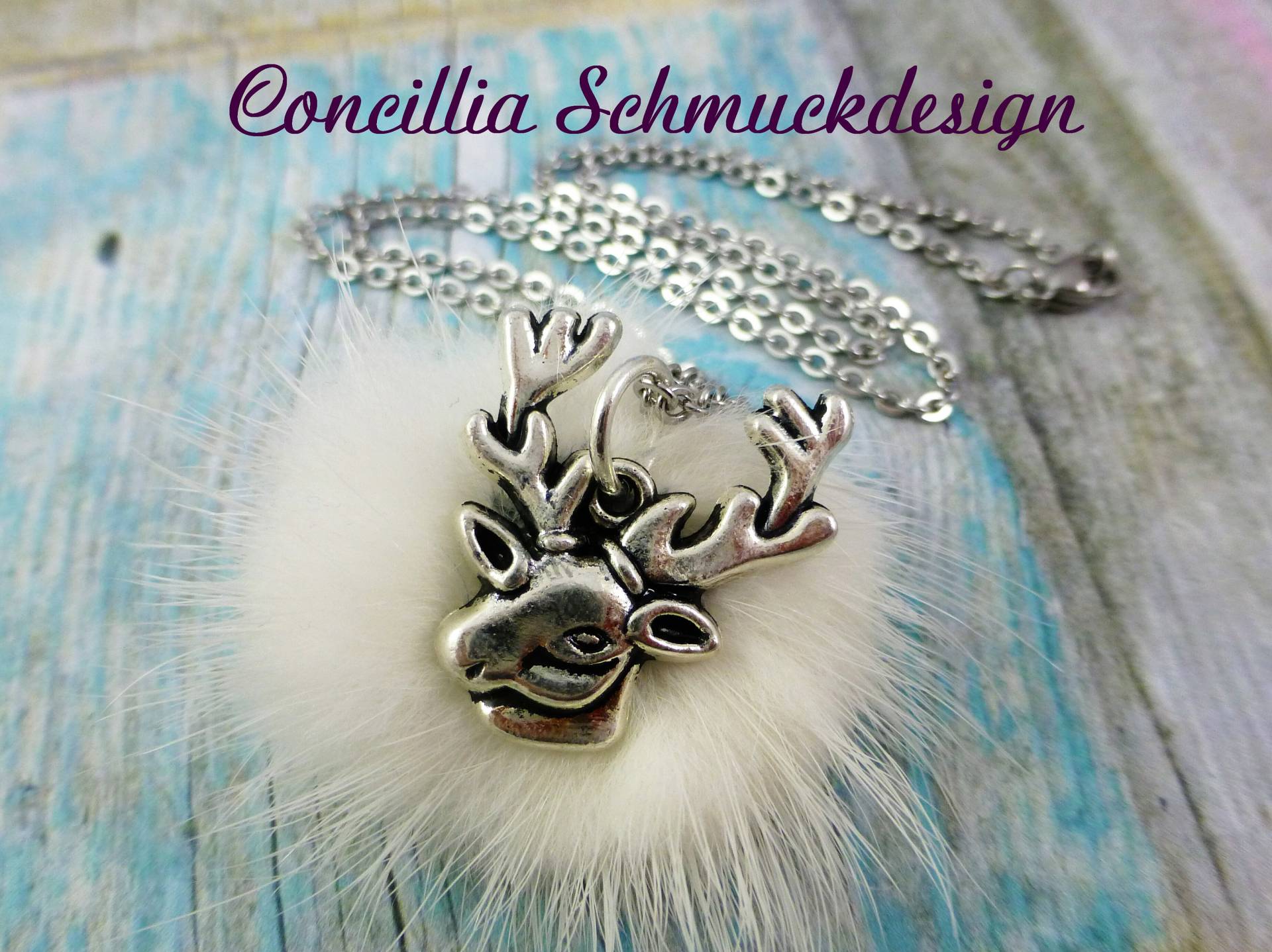 Kette Hirsch Auf Puschel Weiß von concilliadesign