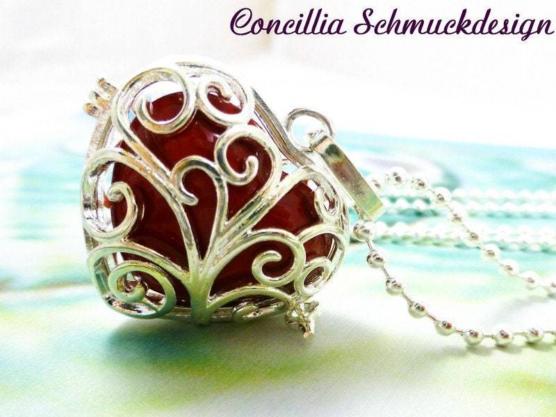 Kette Klangherz Rot An Langer Versilberter Kugelkette von concilliadesign