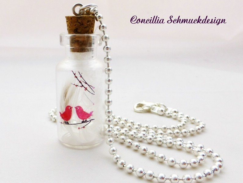 Kette Kleine Glasflasche Mit Feder Kette Kleine Glasflasche Mit Feder von concilliadesign