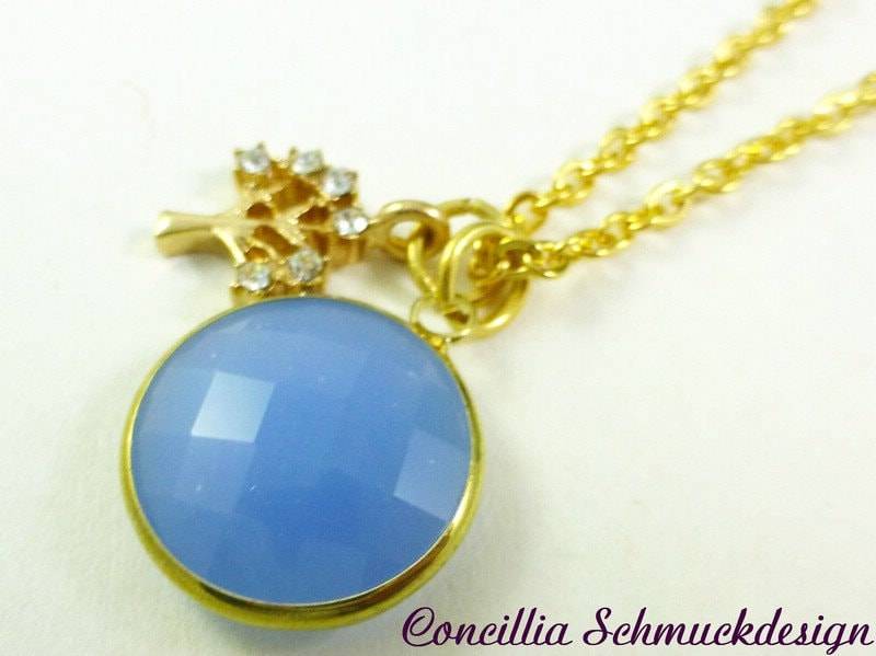 Kette Mit Facettiertem Glasstein Hellblau von concilliadesign