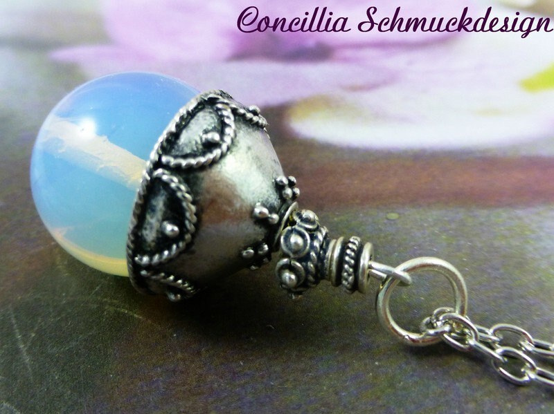 Kette Mit Glasopalit Anhänger von concilliadesign