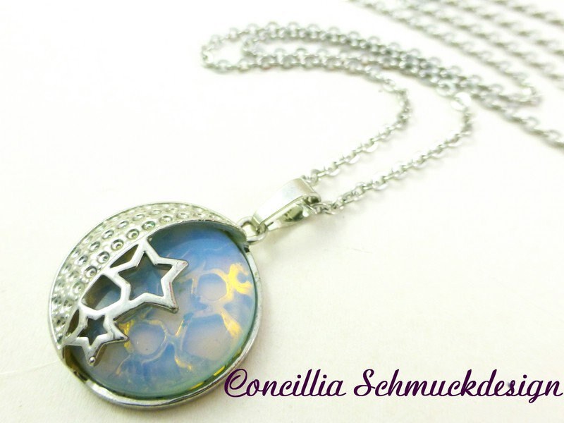 Kette Mond Und Sterne Mit Glasopalit Kette Mond Und Sterne Mit Glasopalit von concilliadesign