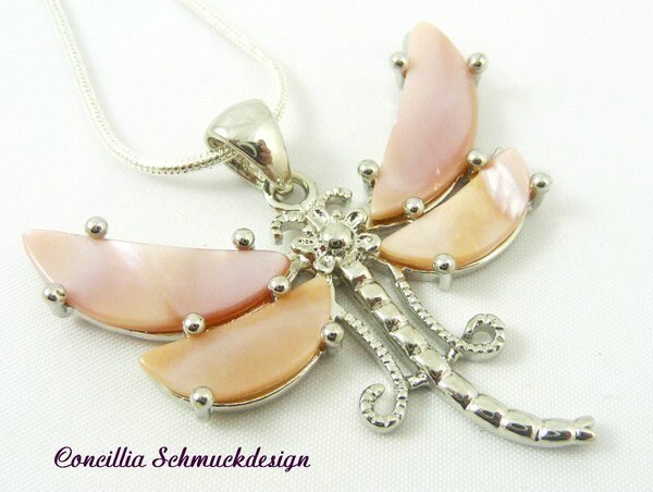 Kette Rosa Perlmuttlibelle von concilliadesign