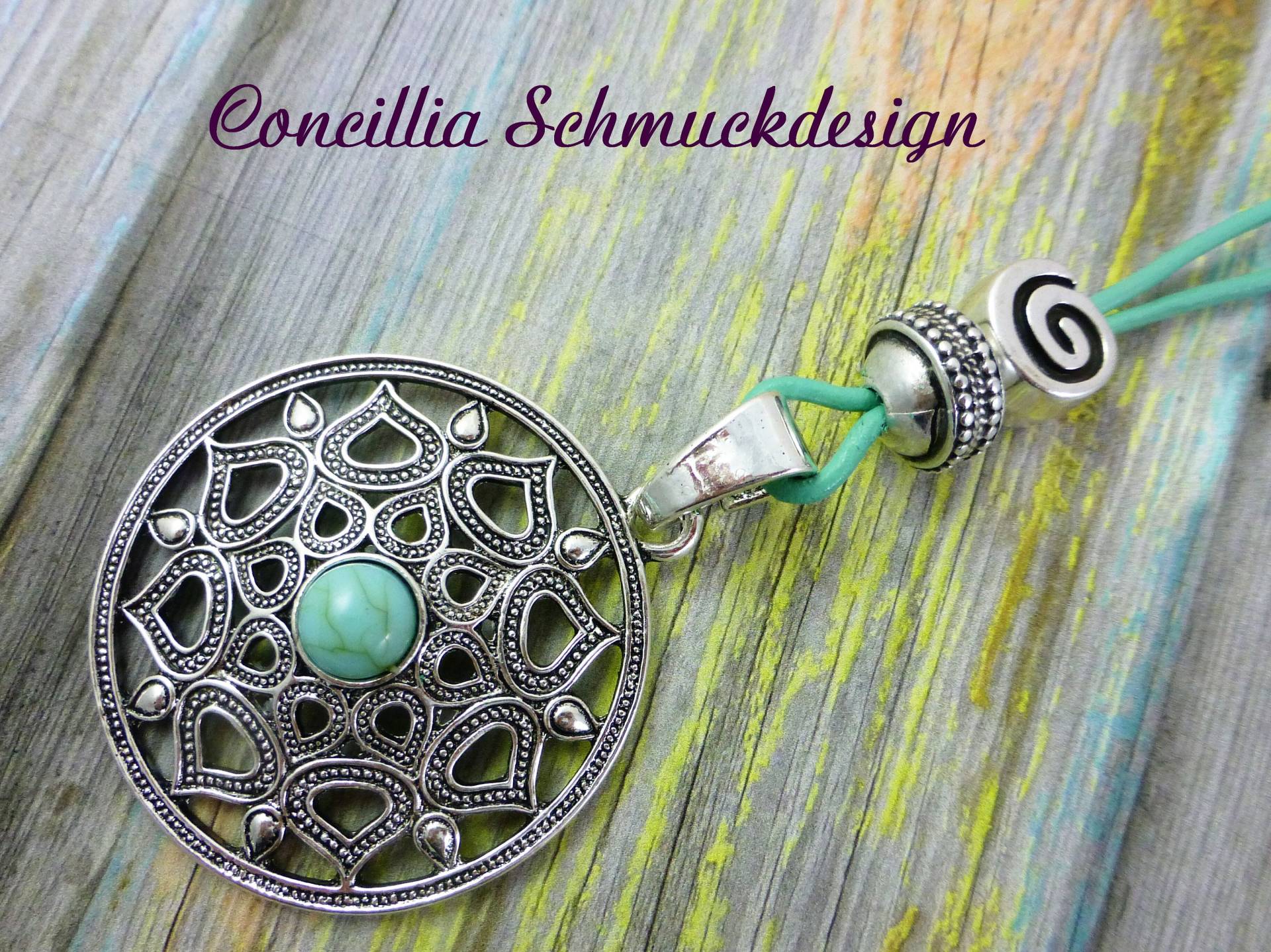 Lange Kette Vintage Versilbert Türkis Großer Anhänger von concilliadesign