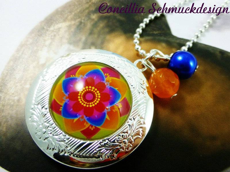 Medaillon Mandala Blume von concilliadesign