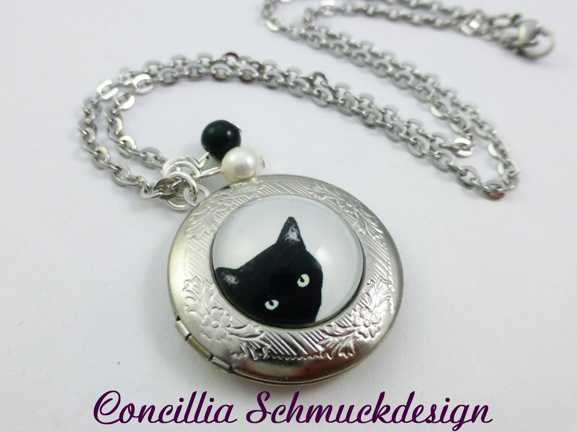 Medaillon Schwarze Katze Aufklappbar Kette Edelstahl von concilliadesign