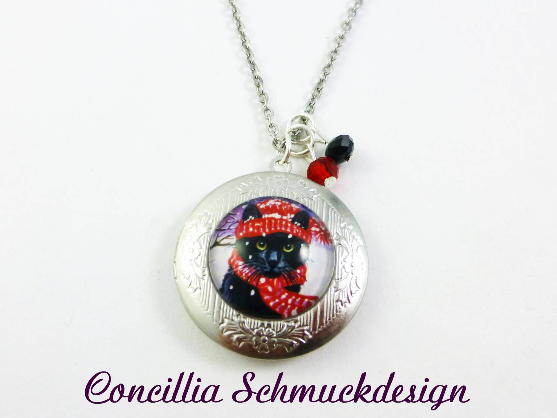 Medaillon Schwarze Katze Mit Rotem Schal Kette Edelstahl von concilliadesign