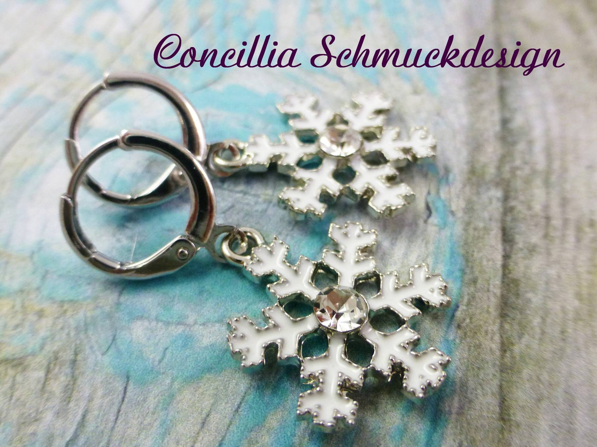 Ohrringe Creolen Mit Schneeflocke Weiß von concilliadesign