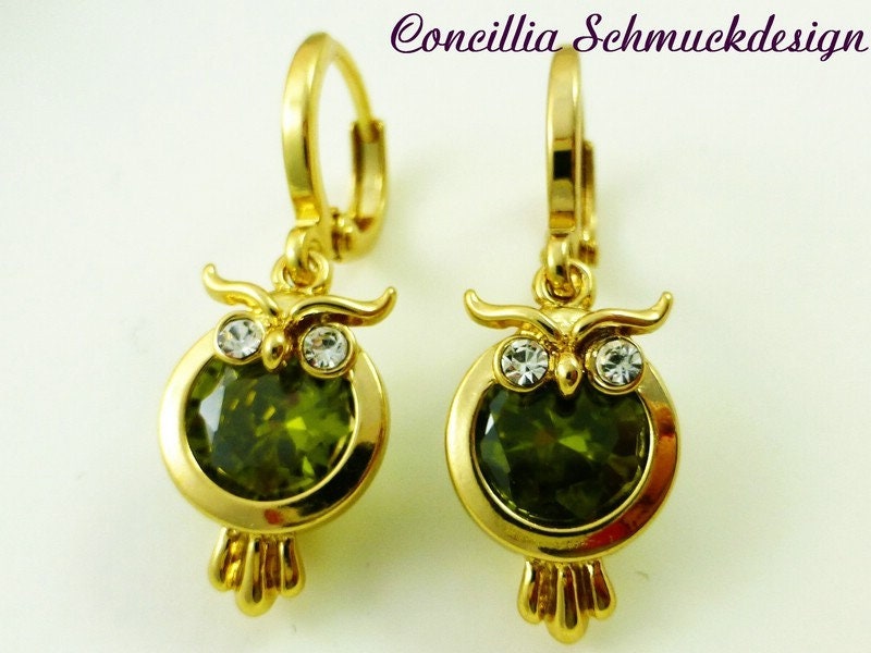 Ohrringe Eulen Vergoldet Mit Grünem Zirkonia Stein von concilliadesign