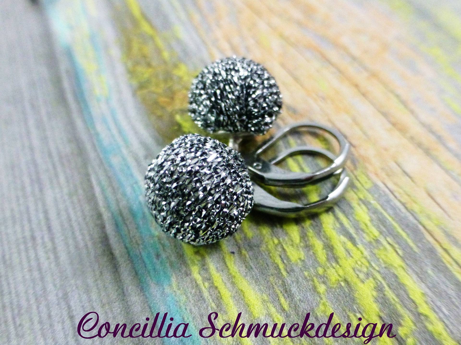 Ohrringe Kugel Silber Glitzer von concilliadesign