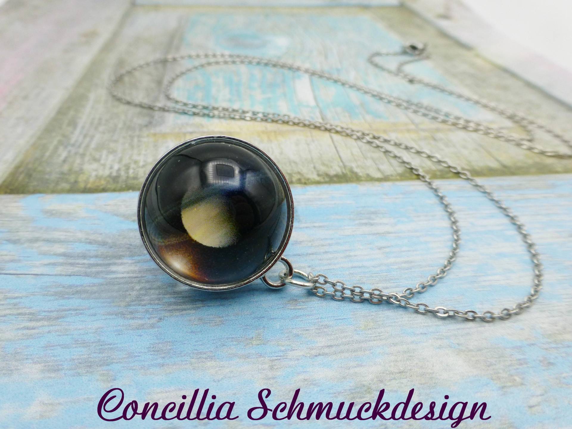 Planeten Anhänger Glas An Edelstahkette von concilliadesign