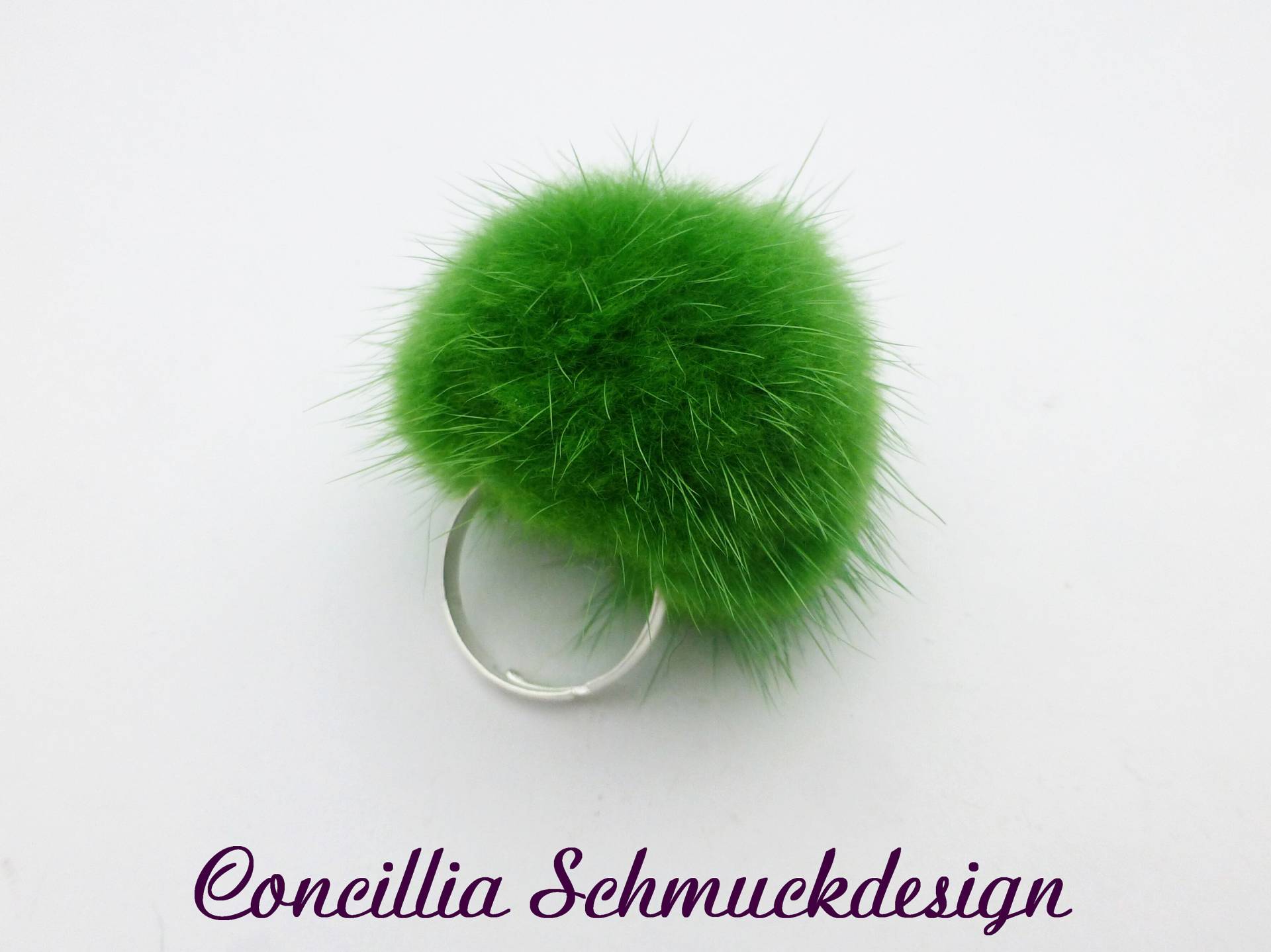 Puschelring Dunklgrün von concilliadesign