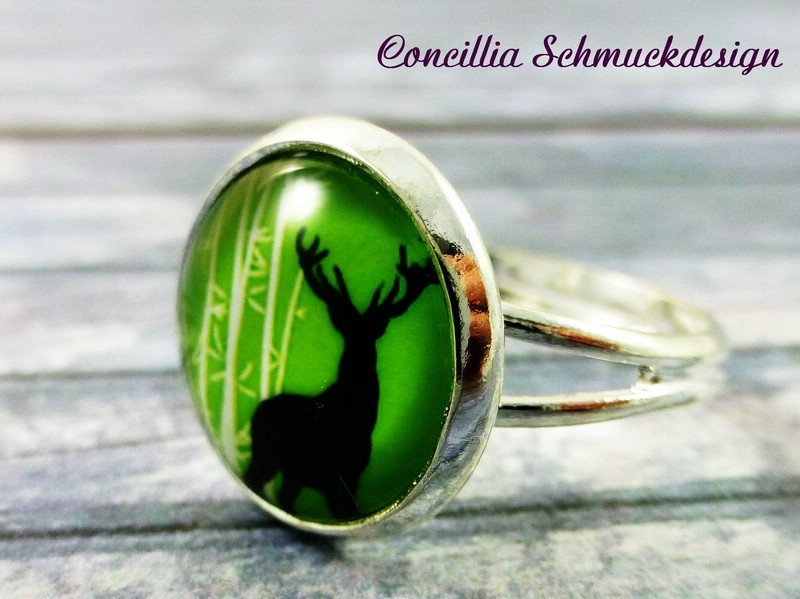 Ring Hirsch Grün von concilliadesign