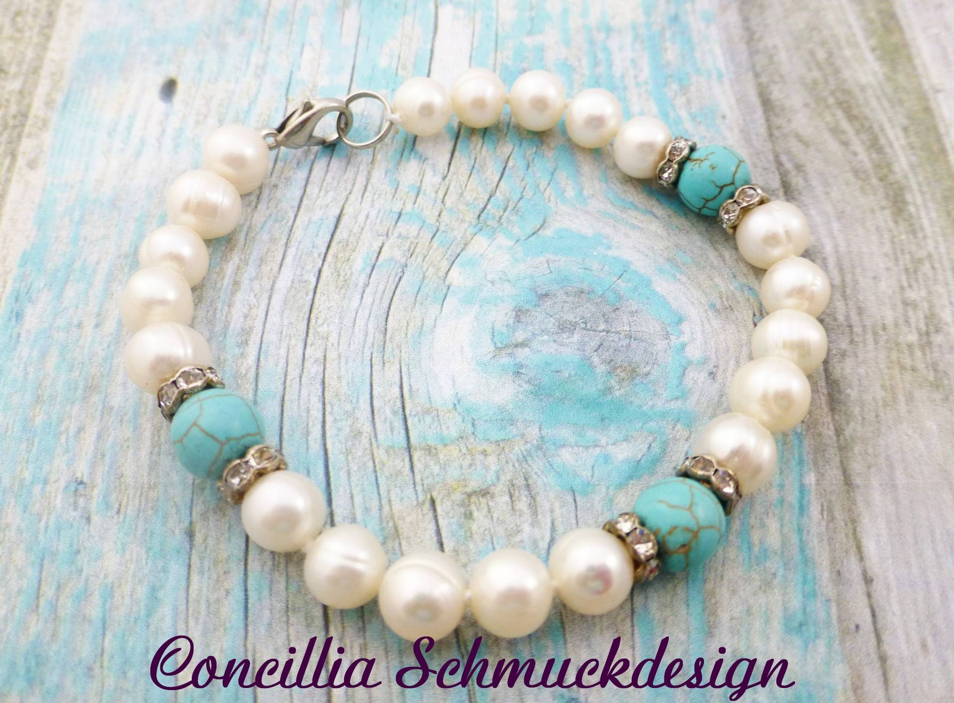 Süsswasserperlen Armband Mit Howlit Und Glitzerrondellen Süsswasserperlen Armband Mit Howlit Und Glitzerrondellen von concilliadesign