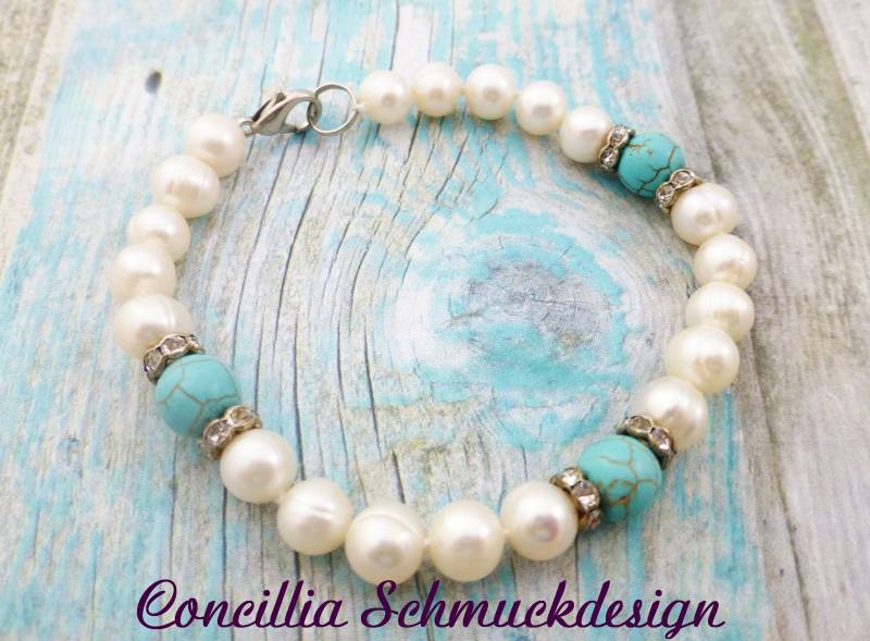 Süsswasserperlen Armband Mit Howlit Und Glitzerrondellen von concilliadesign