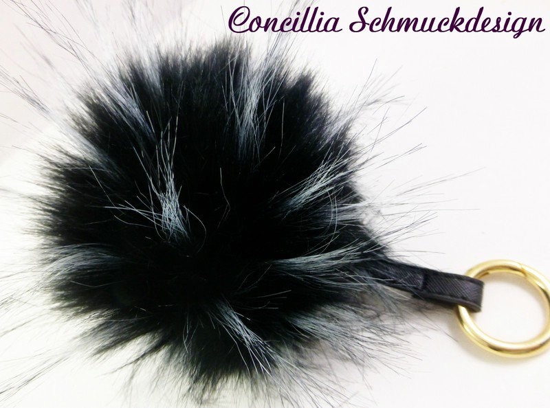 Taschenanhänger Xxl Puschel Schwarz Grau von concilliadesign