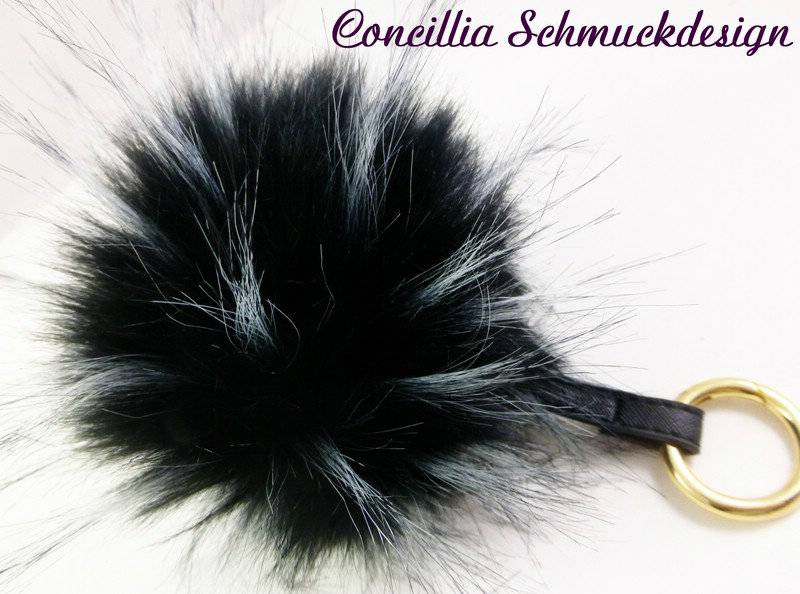 Taschenanhänger Xxl Puschel Schwarz Grau von concilliadesign