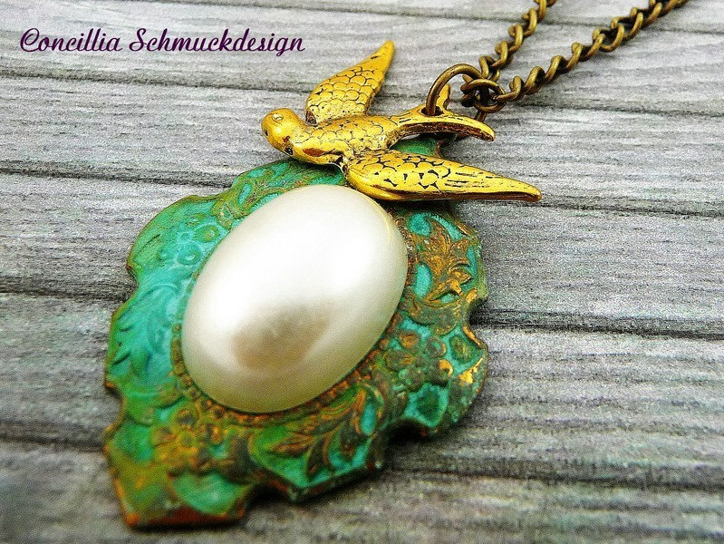 Vintage Amulett Grün Bronze Weiß von concilliadesign