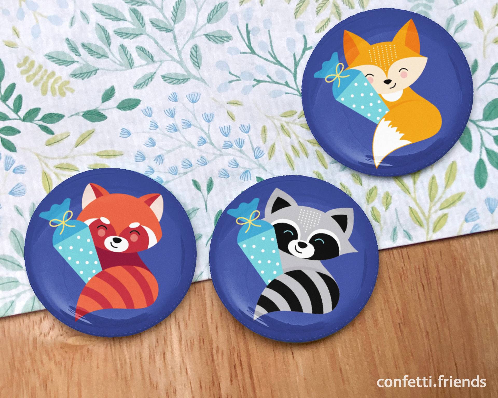 Magnet/Button Zur Einschulung Mit Rotem Panda, Waschbär Und Fuchs Magnet/Button Zur Einschulung Mit Rotem Panda, Waschbär Und Fuchs von confettifriends
