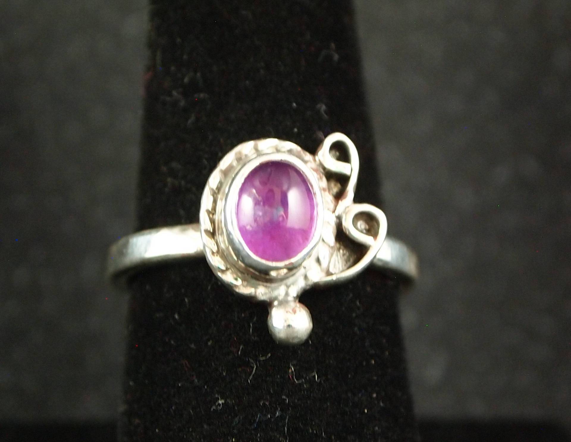 Amethyst Und Sterling Silber Ring Größe 8 1/4 Amethyst Und Sterling Silber Ring Größe 8 1/4 von connieryan123