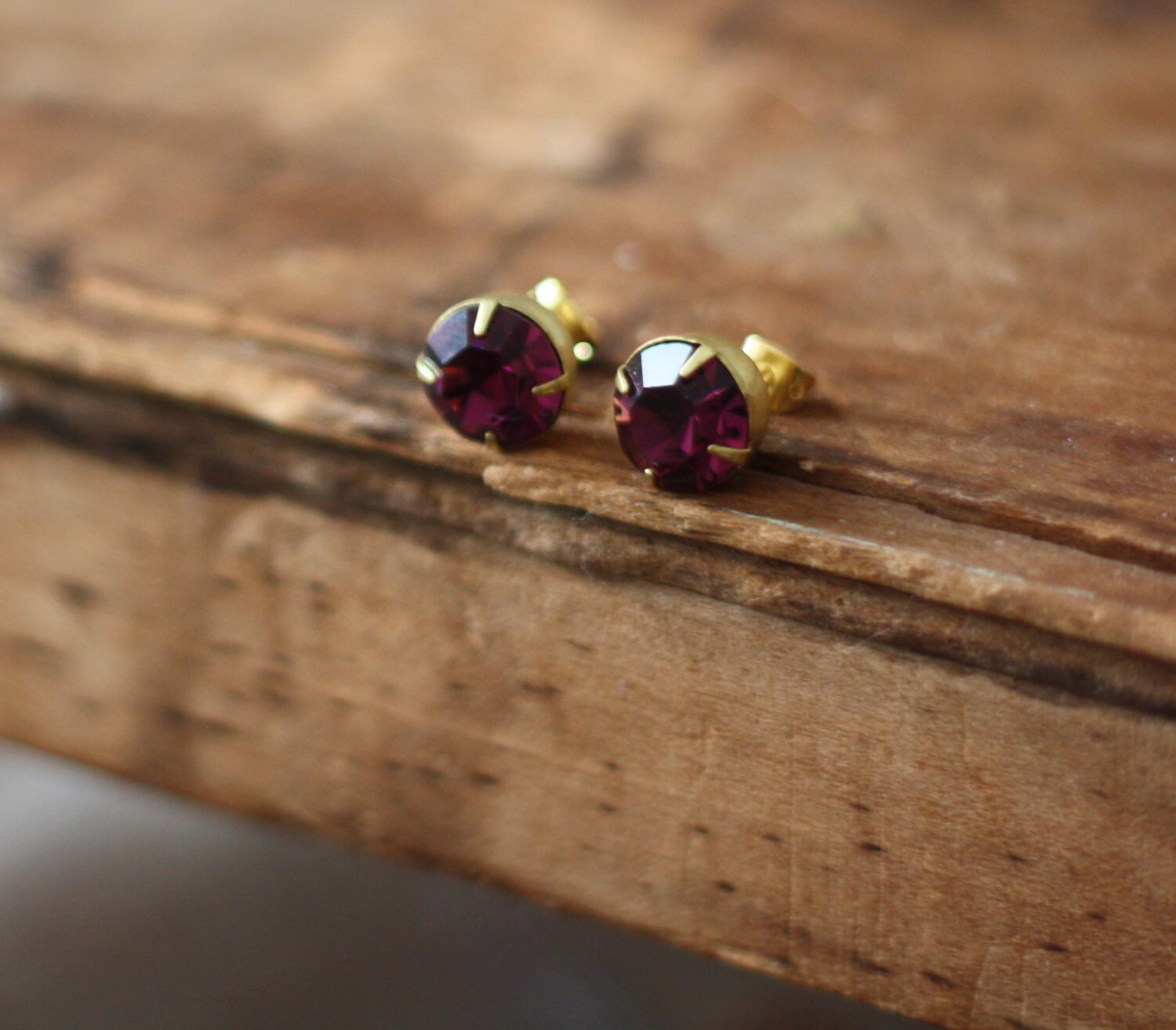 Vintage Lila Strass 9mm Post Ohrringe Vintage Lila Strass 9mm Post Ohrringe von contrary