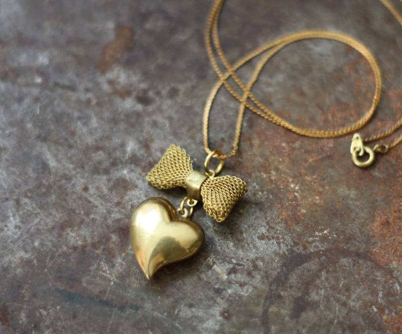 Vintage Messing Herz Und Schleife Halskette Vintage Messing Herz Und Schleife Halskette von contrary