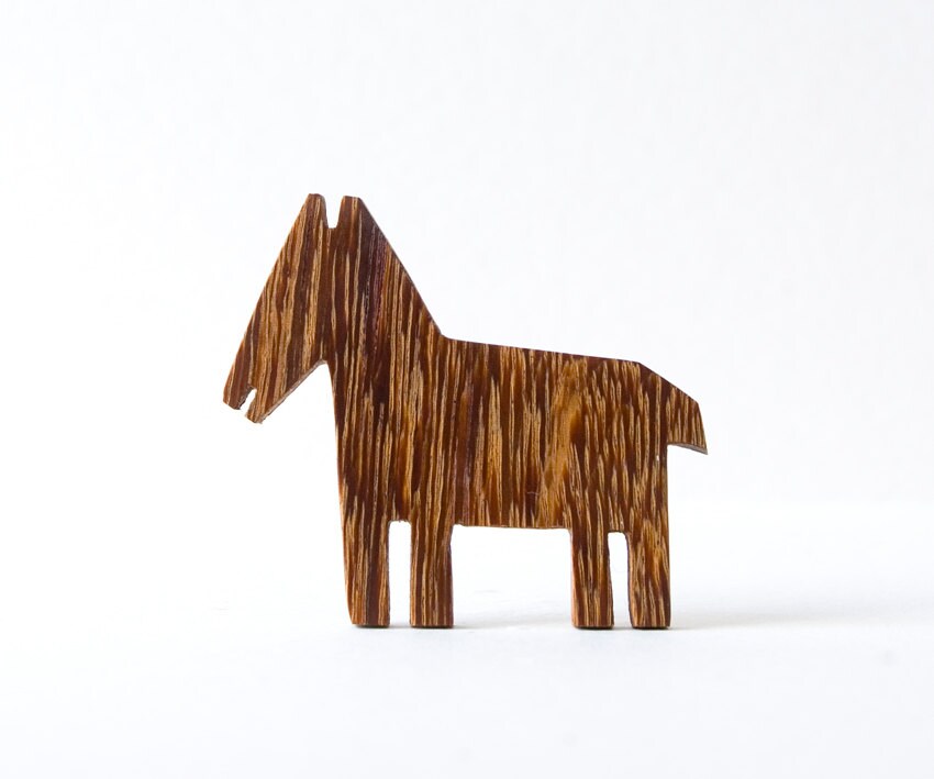 Holz Brosche, Anstecknadel, Tierbrosche von coolNaturalJewelry