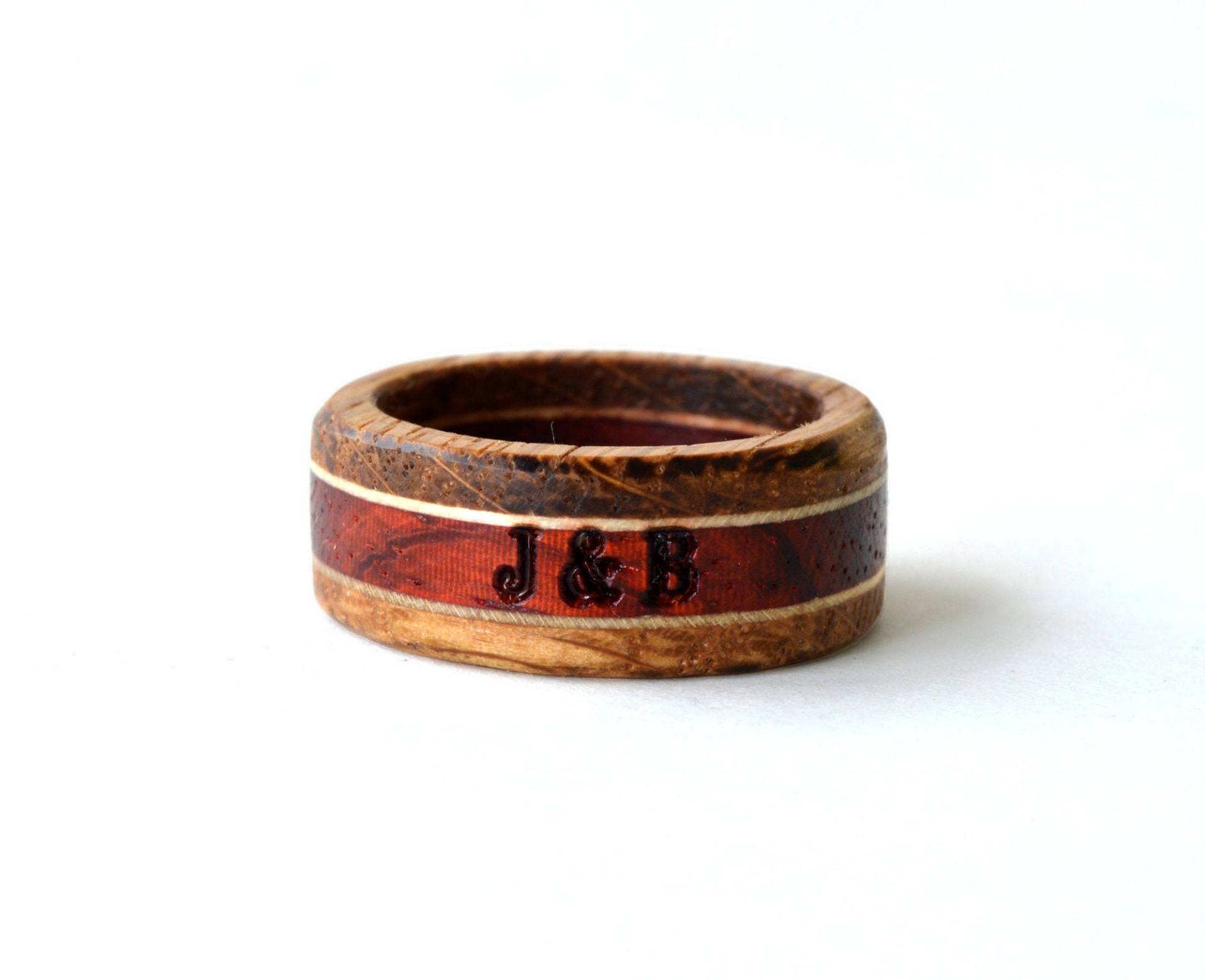 Initialen Ring, Whisky Fass Holz Ehering, Eichen Ring von coolNaturalJewelry