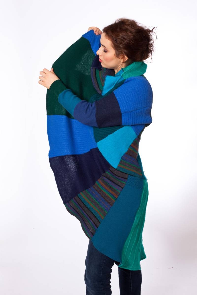 Uni Umhang Frau Blau Kaschmir Mantel Gestreift Handgemachtes Cape Reiner Upcycled Design Coolawoola Original Hoodie von coolawoola