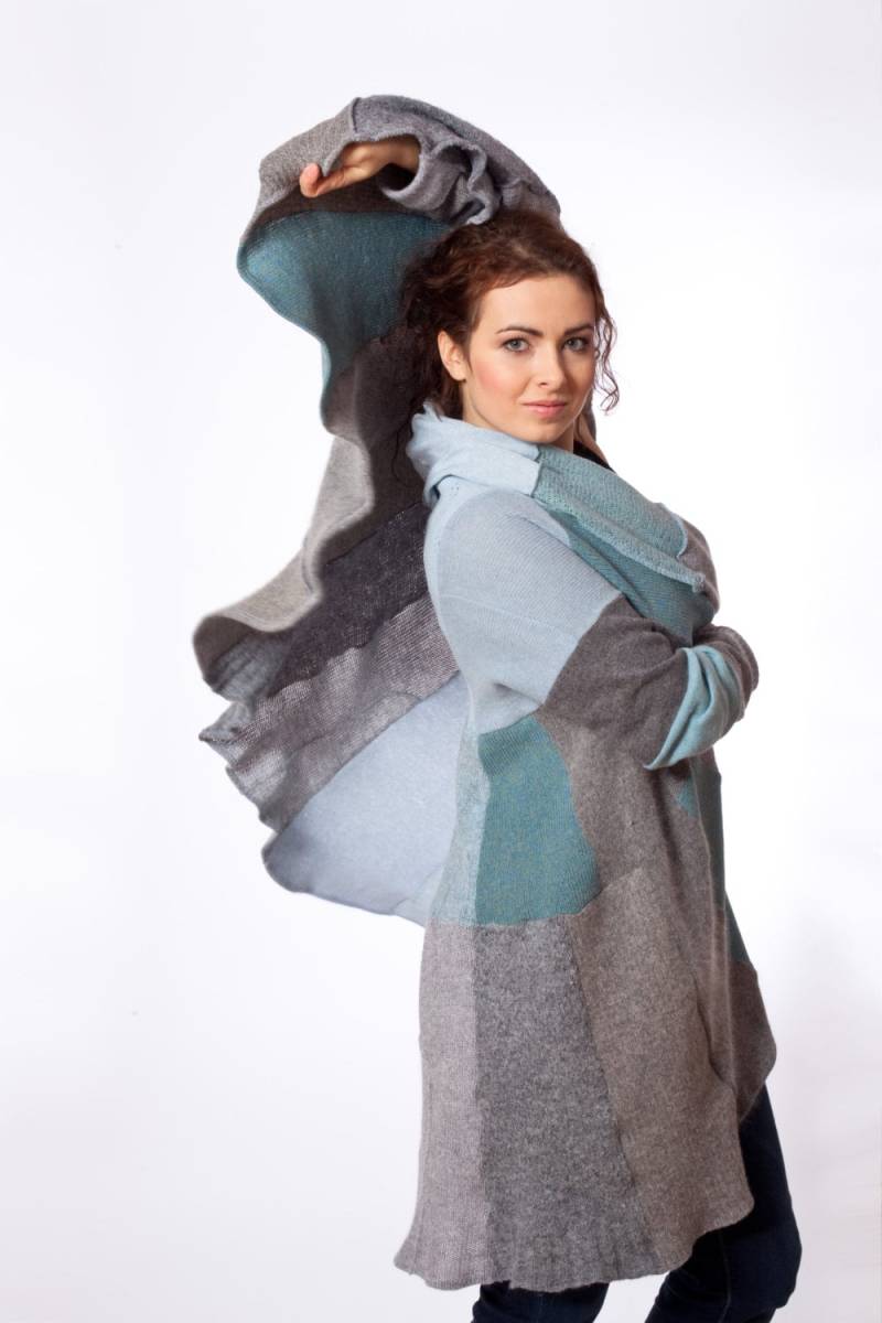 Handgefertigte Kaschmir-Mantel Frau Bio-Frauenkleidung By Coolawoola Grau Blauer Wollmantel-Pullover Für Strickjacke Blau Wollmantel von coolawoola