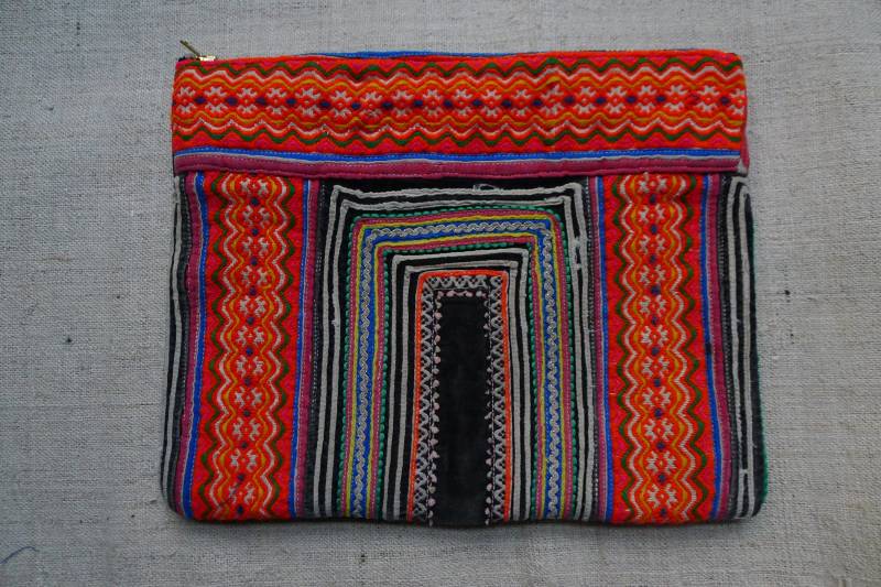 Koram Orange Ipadmini Tasche Leder Hmong Hill Tribe Textil Handgemacht Ethno - Schminktasche Geldbörse Gold Reißverschluss Schwarz Grün Grau Pink Koram Orange Ipadmini Tasche Leder Hmong Hill Tribe Textil Handgemacht Ethno - Schminktasche Geldbörse Gold Reißverschluss Schwarz Grün Grau Pink von corauxmeiBoutique