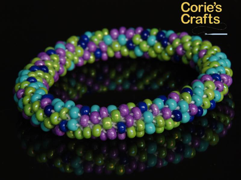 Handgemachte Bunte Perlen Armband Mit Lila Dunkelblau Aqua & Grün Optional Perlenkette Und Ohrringe Schmuck Set von coriescrafts