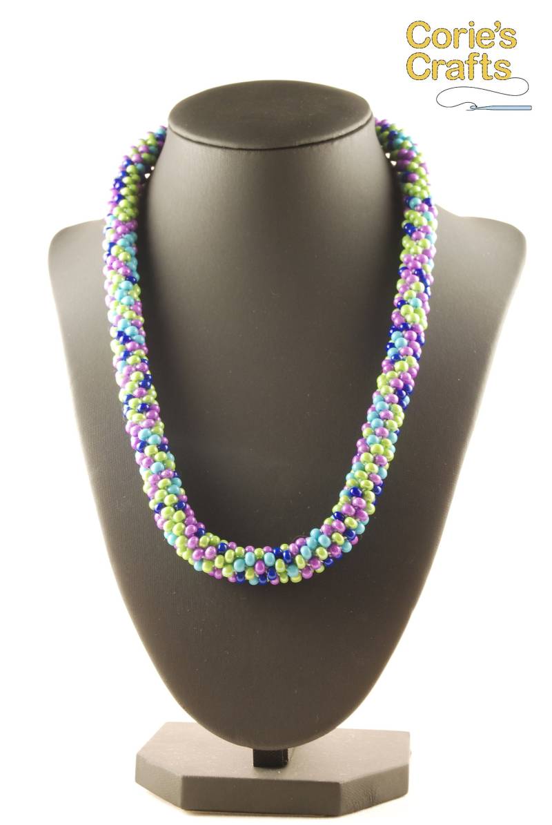 Handgemachte Bunte Perlen Halskette Mit Lila Dunkelblau Aqua Und Grün Optional Armband Ohrringe Schmuck Set von coriescrafts