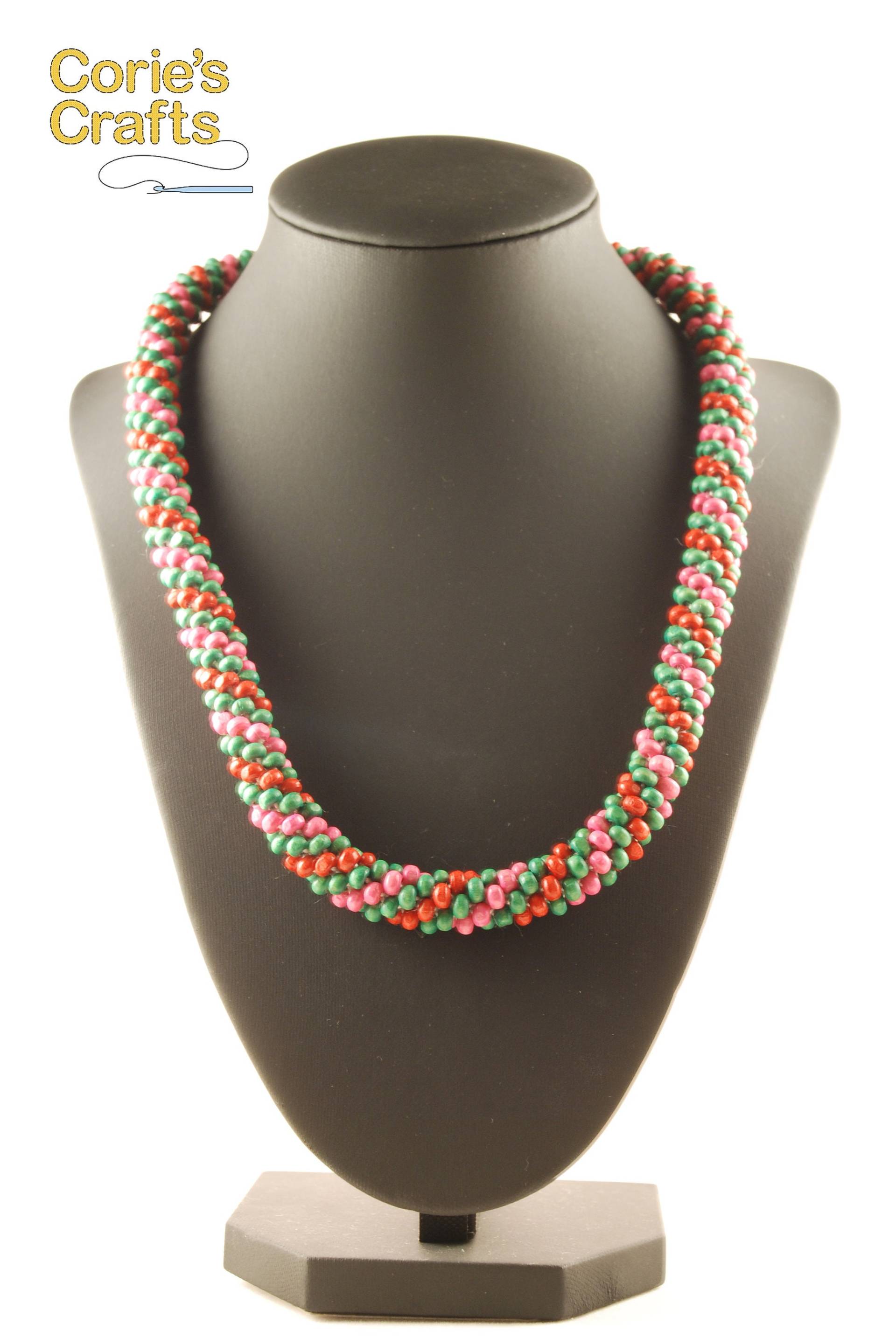 Handgemachte Holzspiralen Halskette Rosa Rot Und Grün Holzperlen in Einem Spiralmuster von coriescrafts