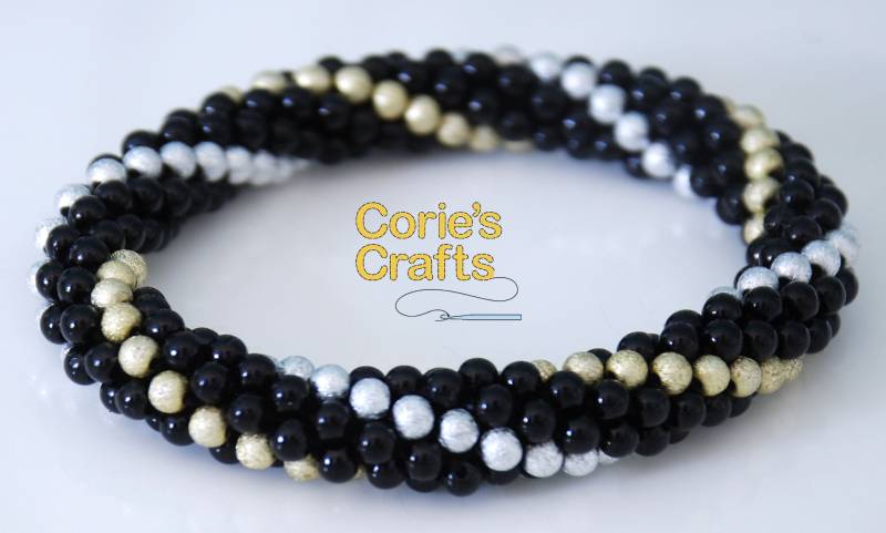 Handgemachtes Schwarz Gold Und Silber Perlen Häkelarmband Mit Optional Passender Spiral Stardust Halskette Passenden Twist Ohrringe von coriescrafts