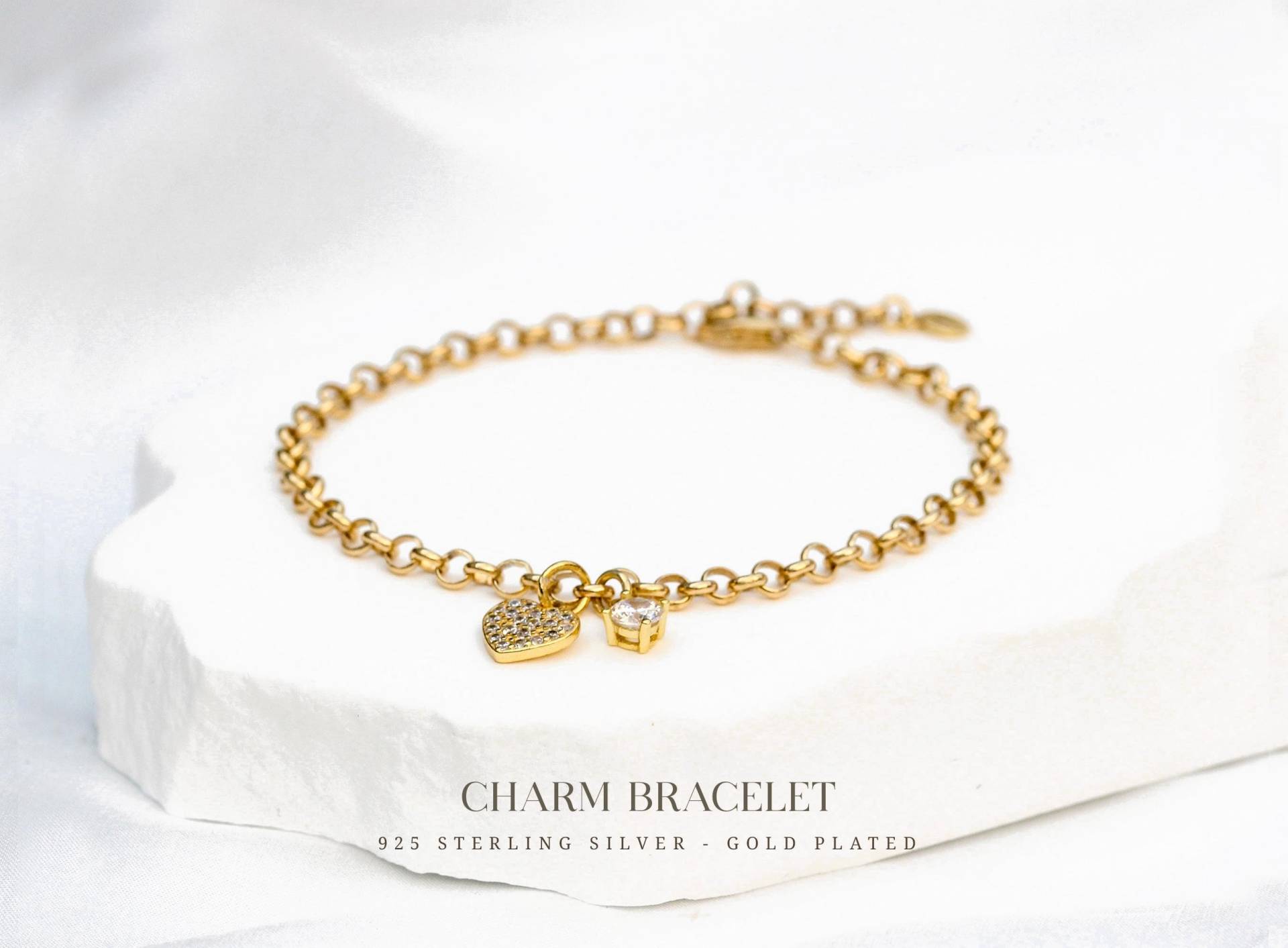 925 Silber Bettelarmband Mit Herzanhänger | Zirkonia Armband Funkelndes Charm-Armband Handgemacht in Deutschland von correlladesign