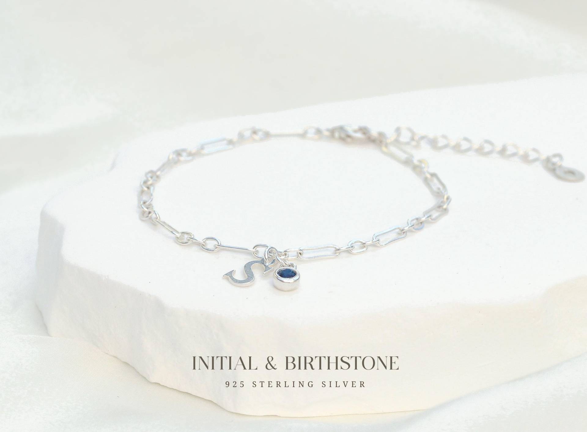 Personalisiertes Armband Mit Initiale & Geburtsstein - Zierliches Figaro-Silberarmband Geschenk Für Frauen von correlladesign