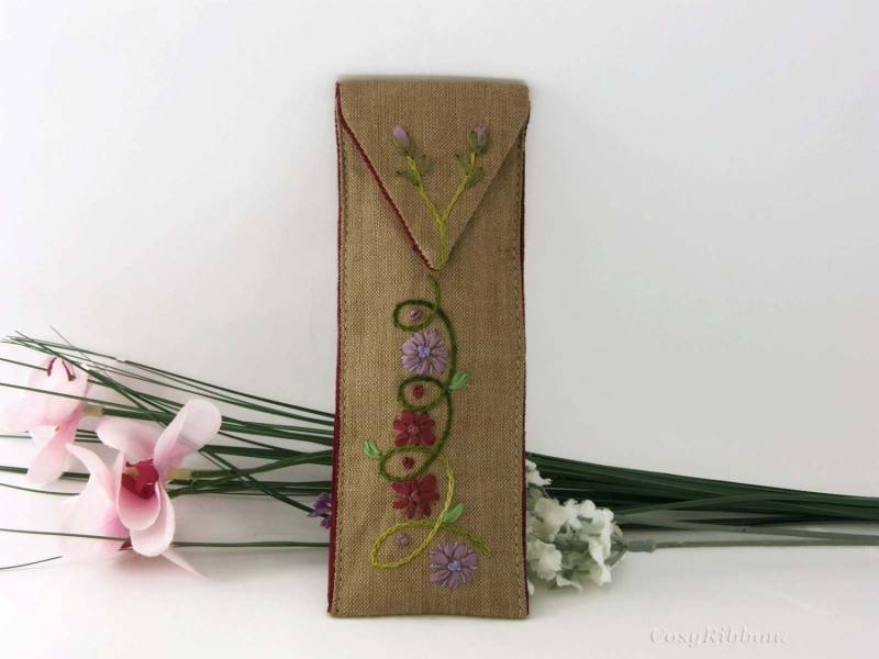 Bestickter Leinen Stifthalter Oder Brillenetui Floral Arabeske Brillenetui, Anpassbar Bestickter Leinen Stifthalter Oder Brillenetui Floral Arabeske Brillenetui, Anpassbar von cosyribbon